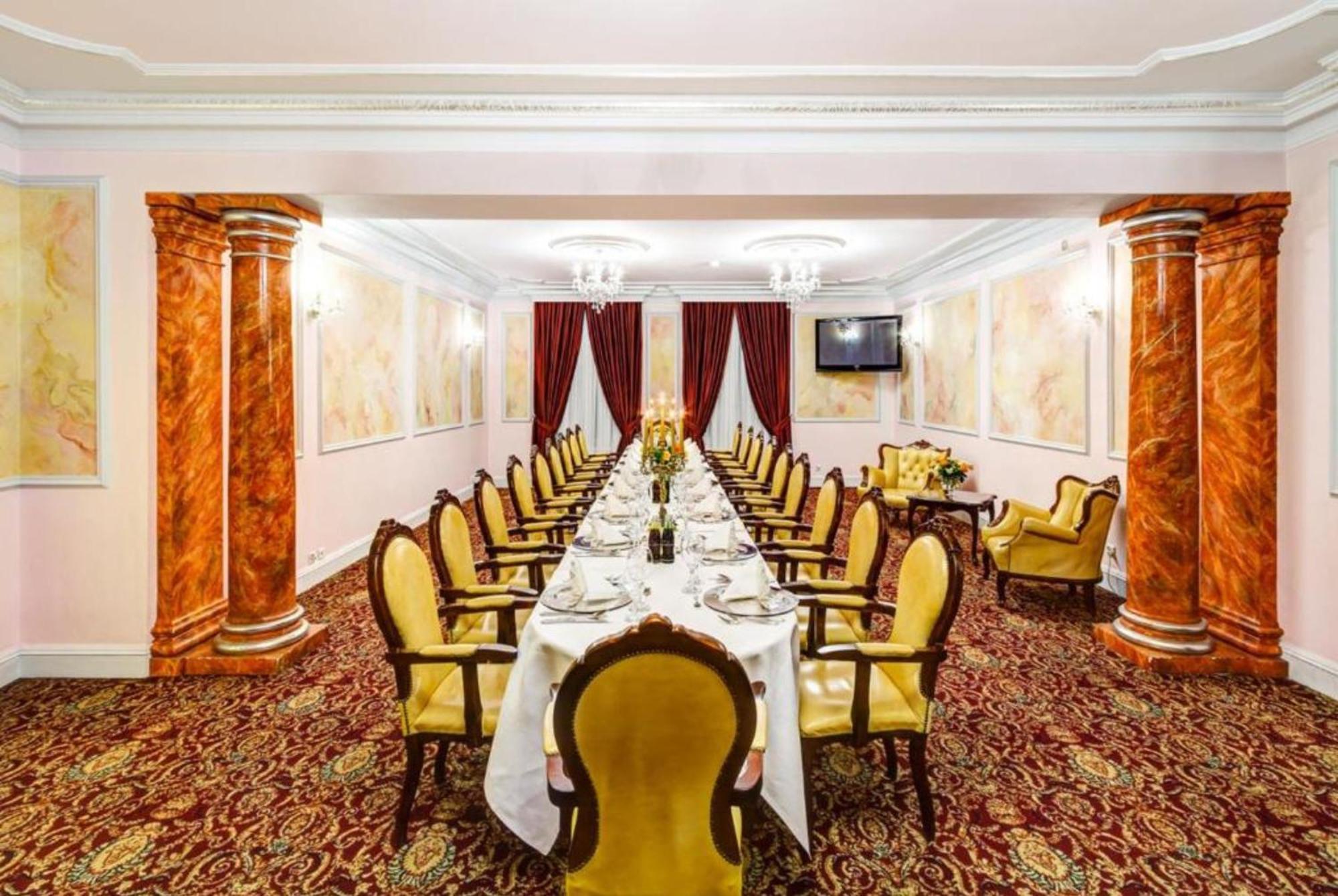 Palacyk Otrebusy Business & Spa 외부 사진